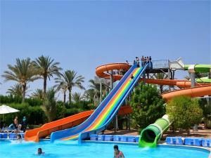 China Hold Up 300kg Water Park Slide Amusement Water Park Rides wholesale