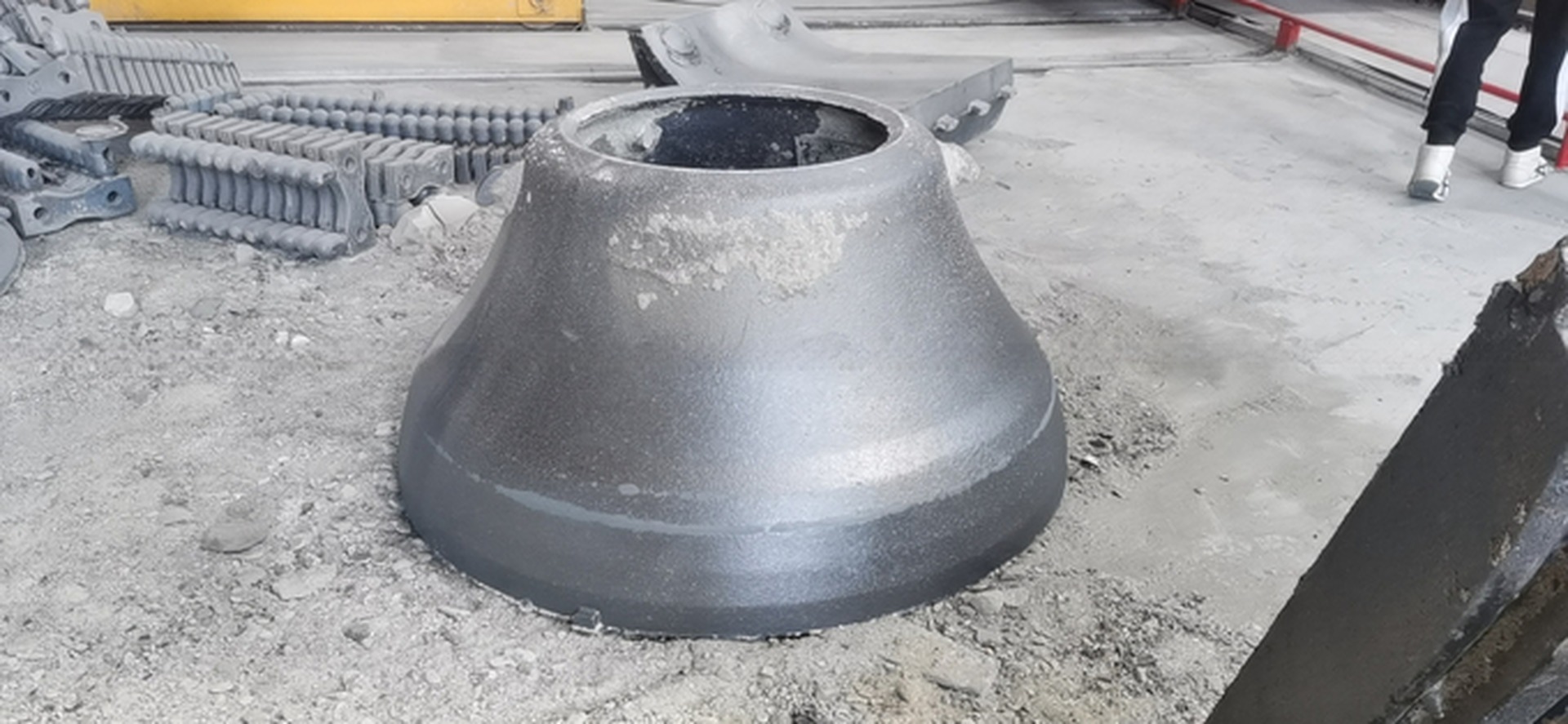 NP13 15 Impact Crusher Spare Parts Blow Bar for Durable Mineral Processing Needs