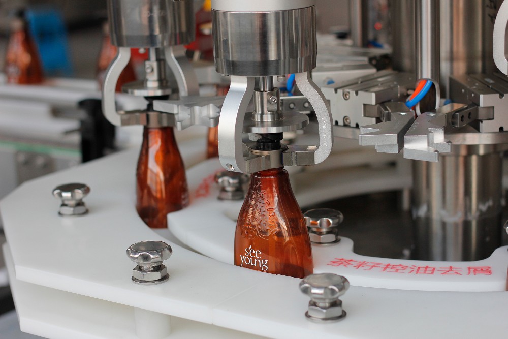 Professional shampoo moisturizing spray capping machine with high quality