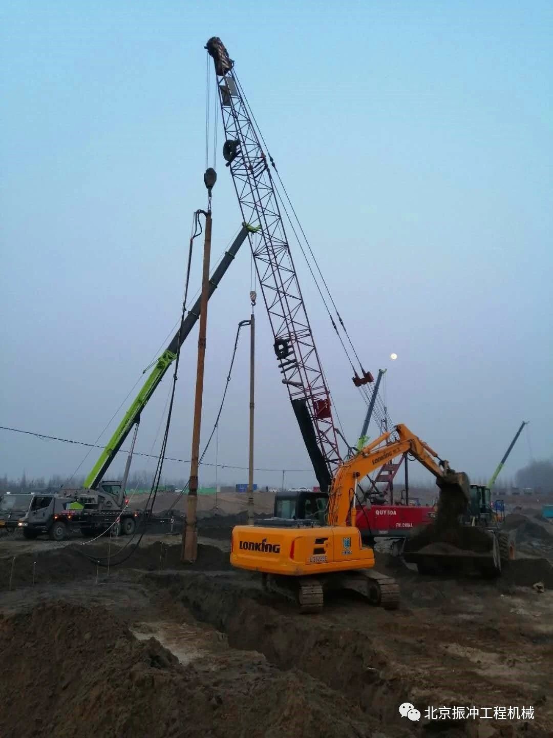Vibro Floatation Technique Equipment 130 Kw 377mm Vibro Piling Contractors For Soft Soil Layer Improvement