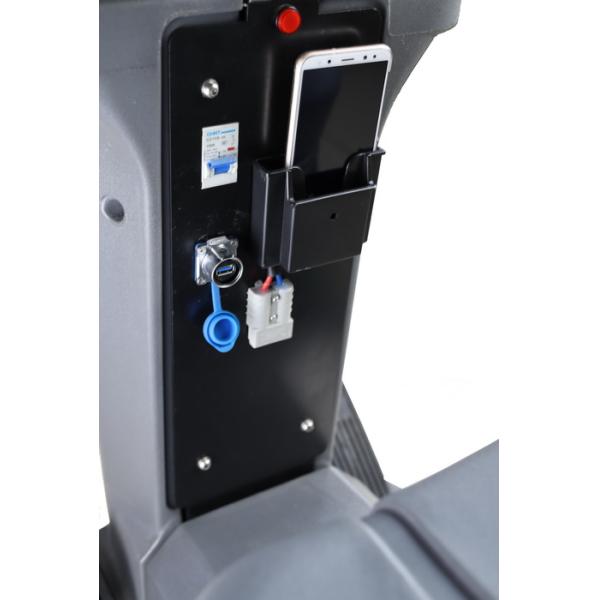 Durable Ride On Floor Scrubber Dryer With Rear Wheel Differential Drive