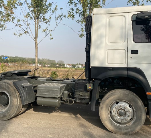 Brand-New HOWO 371HP Tractor Truck 6x4 Drive Mode Tractor Truck