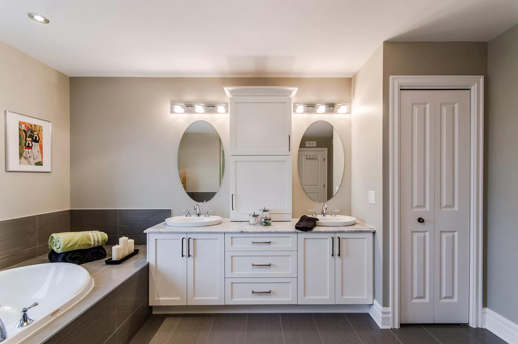Customized White Shaker Design Bathroom Vanity Combo with Sink YALIG Customized Designs