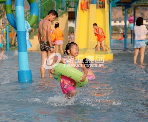 Customized Carp Carton Spray Park Aqua Park Equipment For Children / Kids Fun