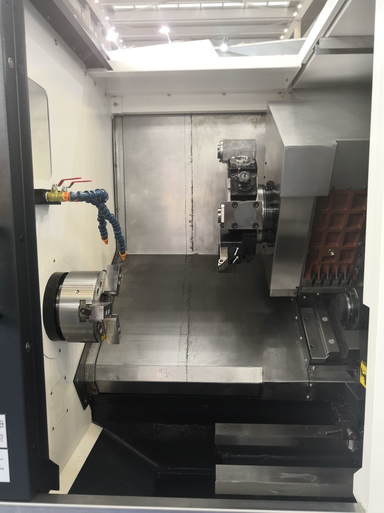 Horizontal Slant Bed CNC Lathe Machine HTC-65100 1000mm Max Length Of Workpiece