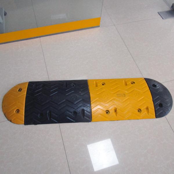 Quality Heavy Rubber Speed Hump Speed Breaker Traffic Calming Devices for sale