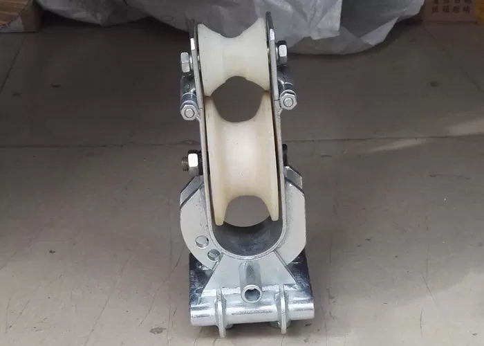 Galvanised Crossarm Mounted Skyward Three Purpose Stringing Cable Pulling Pulley Block
