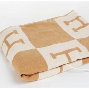 China DC 12V Hearting Shawl (Scarf) , Continue Heat Scarf For Neck wholesale