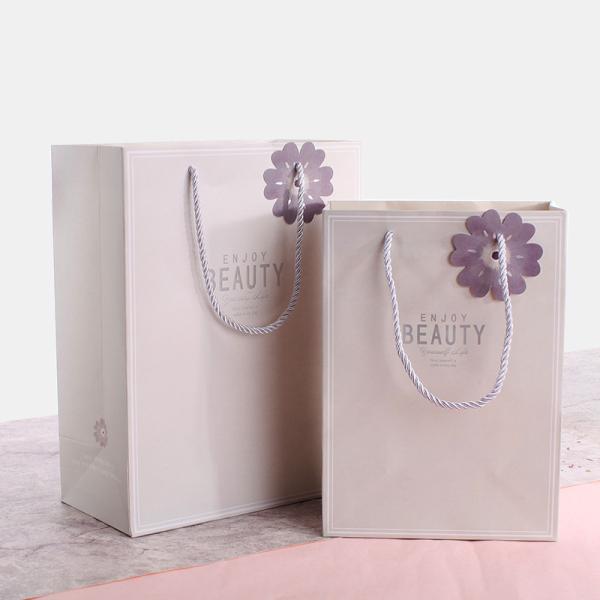 Quality Luxury 230GSM Art Shopping Custom Printed Paper Bags for sale