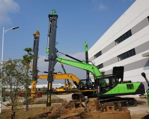 APIE KM220 Clamshell Telescopic Arm 23ton With 22490mm Max. Digging Depth