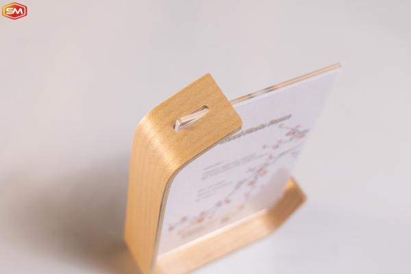 Quality Custom L Shape 7 Inch Acrylic Photo Picture Frame with Wood Base Acrylic Frame Stand for sale