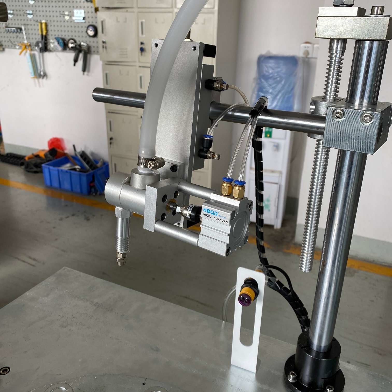 Automatic Glue Dispensing Machine 200W Automatic Glue Dispensers 1000pcs/h