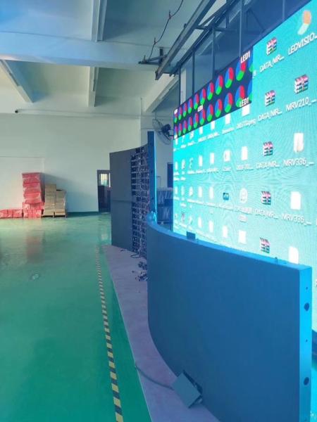 Quality Soft Module Flexible LED Screen , Curved Led Display Indoor P4 For Cylindrical Column for sale