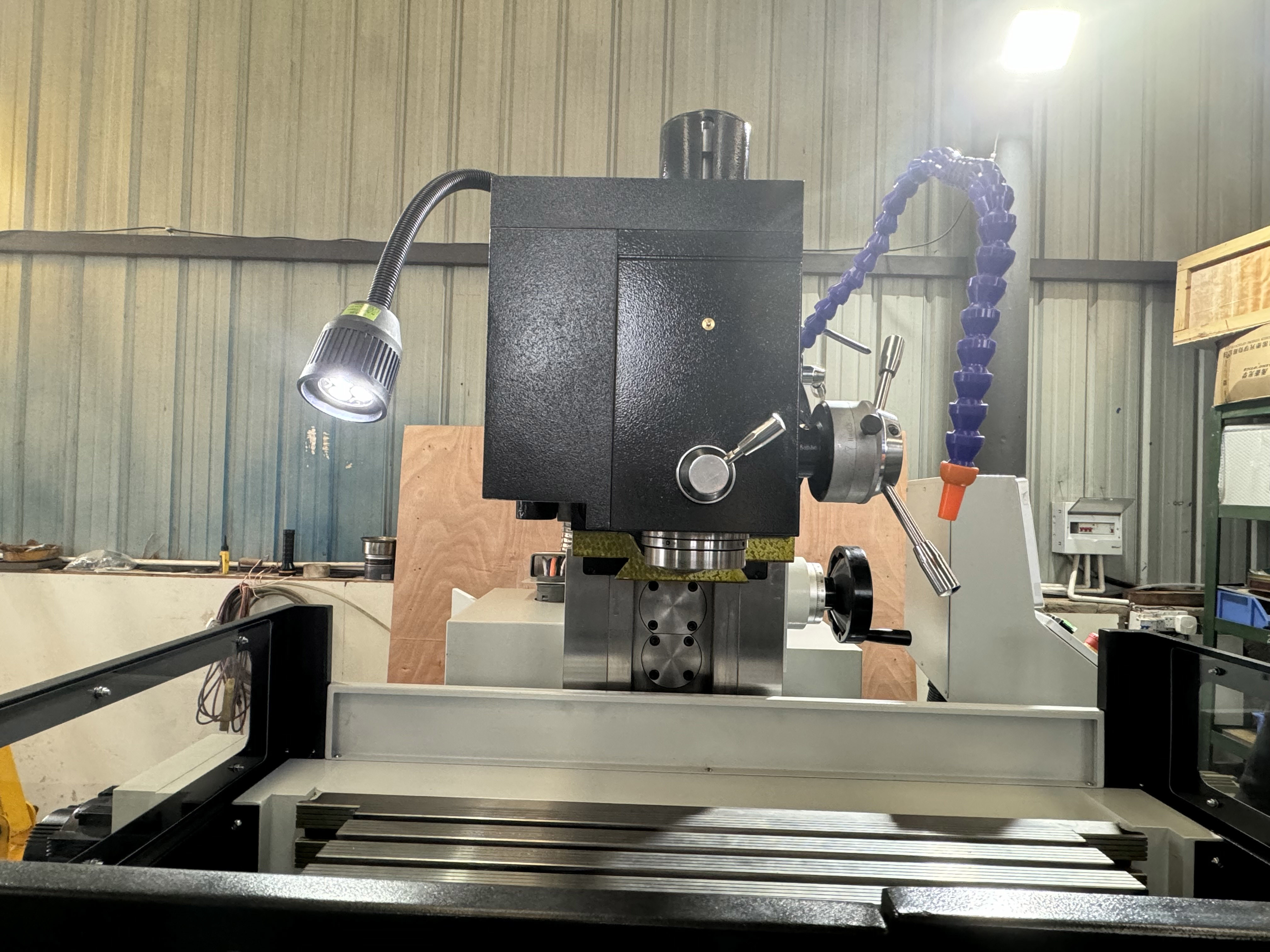 4 Axis Vertical CNC Milling Machine XKH8140A Small Mold Processing CNC Manual Universal Tool Milling Machine