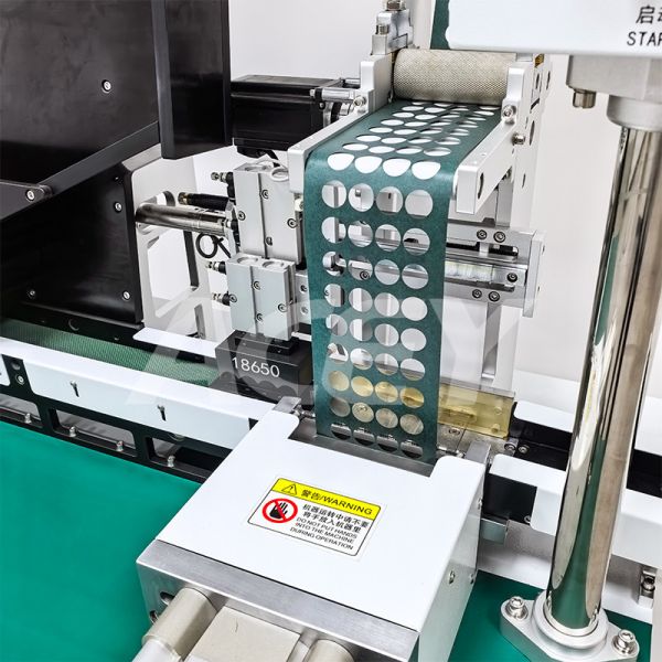 Automatic Insulation Paper Sticking Machine For Cylindrical Lithium Battery
