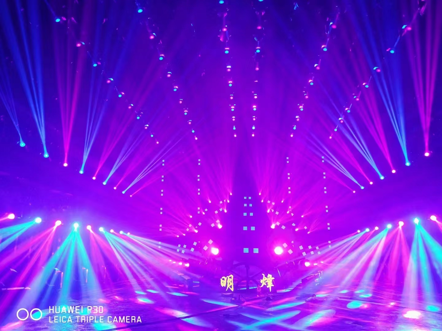 Concert Stage Lights Warm Light Emitting Color RGB/RGBW 7500K Color Temperature
