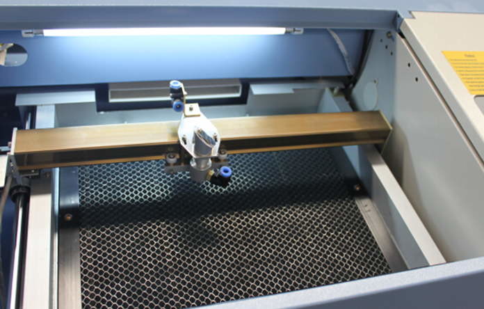 Mini Portable Acrylic CO2 Laser Engraving Machine 40 Watt With Advanced Positioning System
