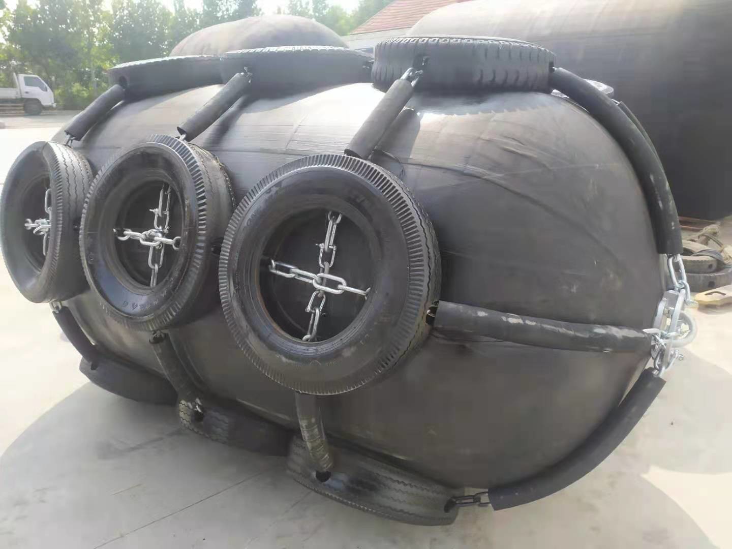 Anti Abrasion Inflatable Rubber Boat Fenders Pneumatic Defense