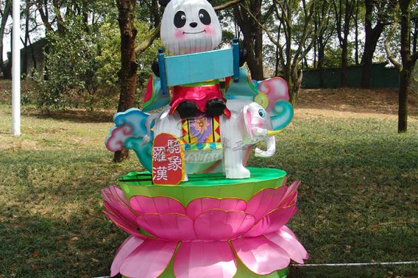 Quality Characteristic Panda Decoration Fabric Chinese Lanterns Display Zoo And Playground for sale
