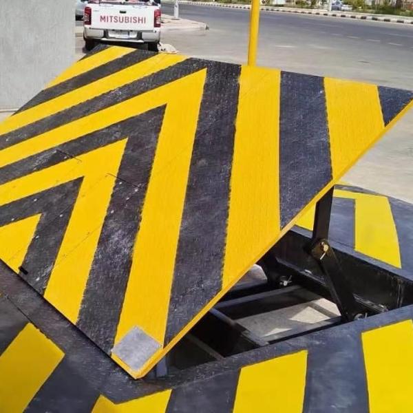 Quality Retractable Hydraulic Road Blocker Remote Control Zero Penetration for sale