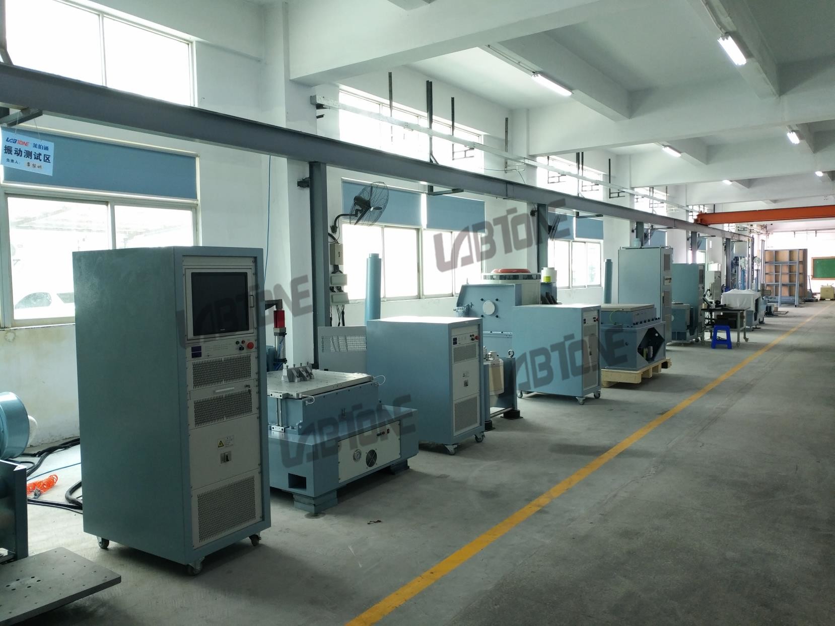 Acceleration 100g Electrodynamic Vibration Shaker Vibration Test Equipment with IEC 61373
