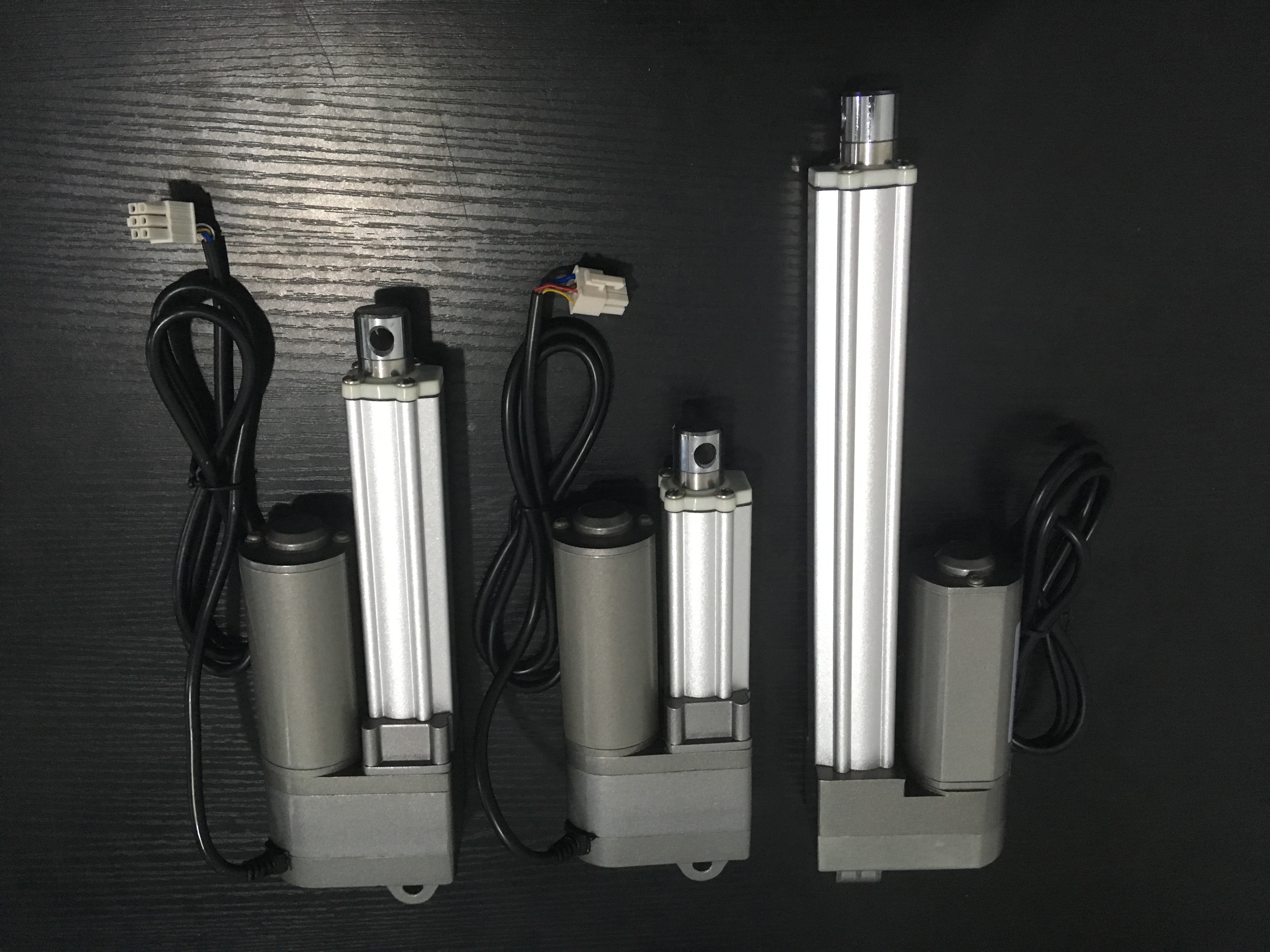4 Inch Stroke Mini Linear Actuator 200lbs Push / Pull Load With Mounting Bracket