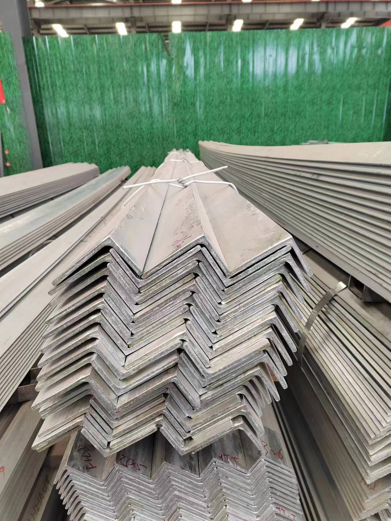 Invoicing by actual weight Hot dip galvanized unequal Angle steel Tolerance ±1%