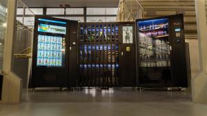 Customized Good Tray Snack Food Vending Machine With Max 80 Selections And LED Lighting