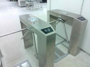 China ESD Bridge Pedestrian Turnstile Gate Bi Directional Access Control AC220V 50HZ on sale