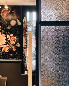 China Customize Size Patterned Glass 3mm 4mm 5mm For Decorative Building Bathroom Window on sale