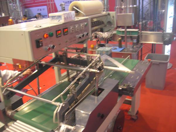 Quality Environmental Shrink Film Automated Packaging Machine With Touch Screen for sale