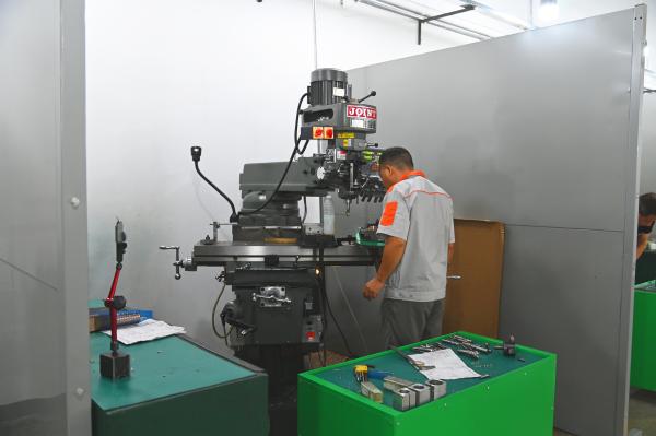 Quality Metal Welding Services: MIG, TIG, Spot, Resistance and Robotic Welding Robot for sale