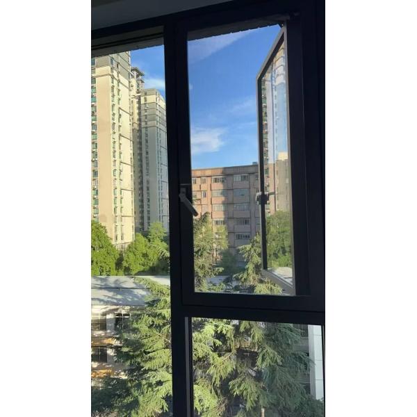 Thermal-Adaptive Folding Window System with Interchangeable Insulation Panels for Climate Extremes