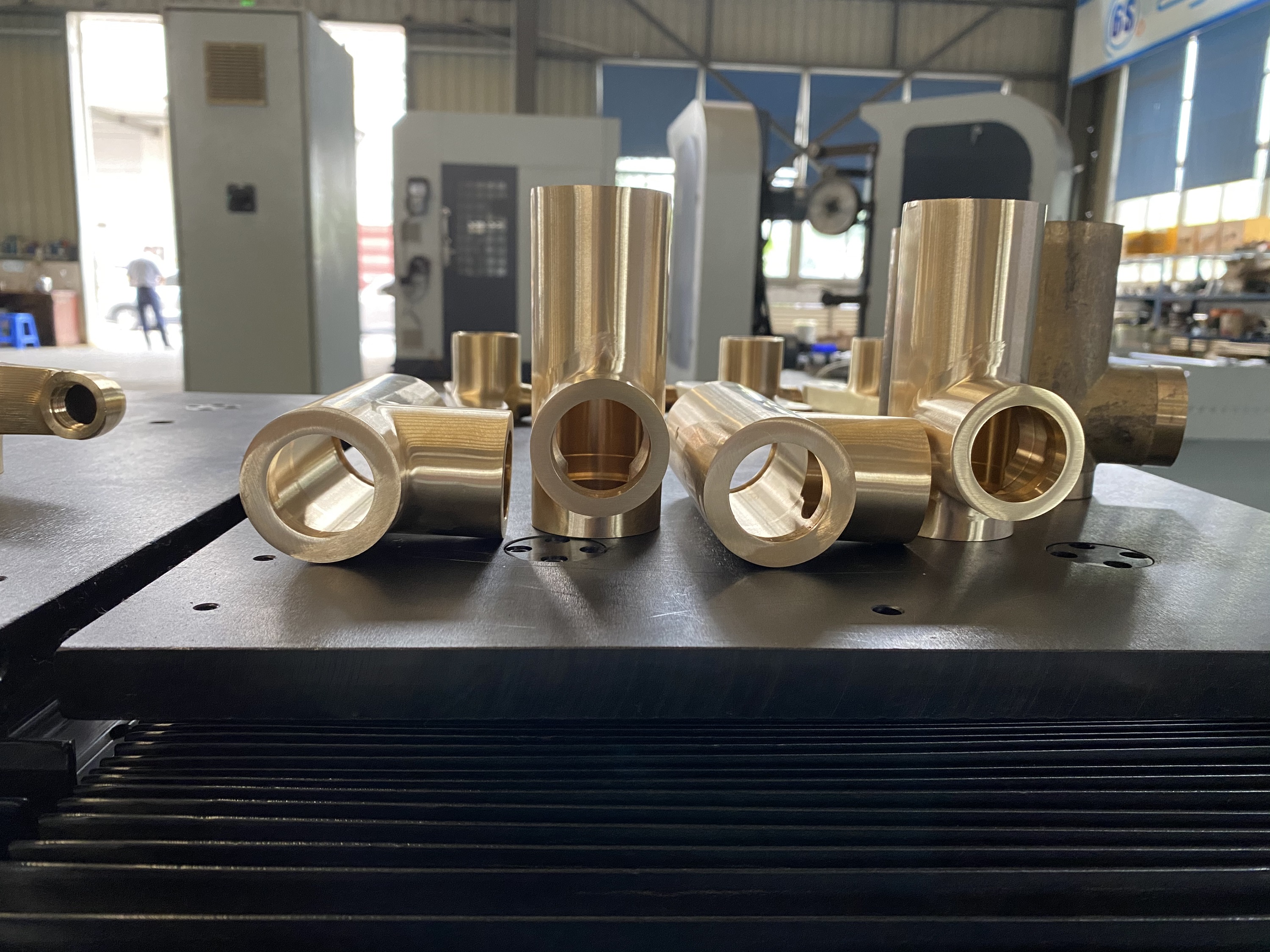 High Precision Metal Grinding Polishing Machine For Water Pump Components Communication Boxes Computer Shells