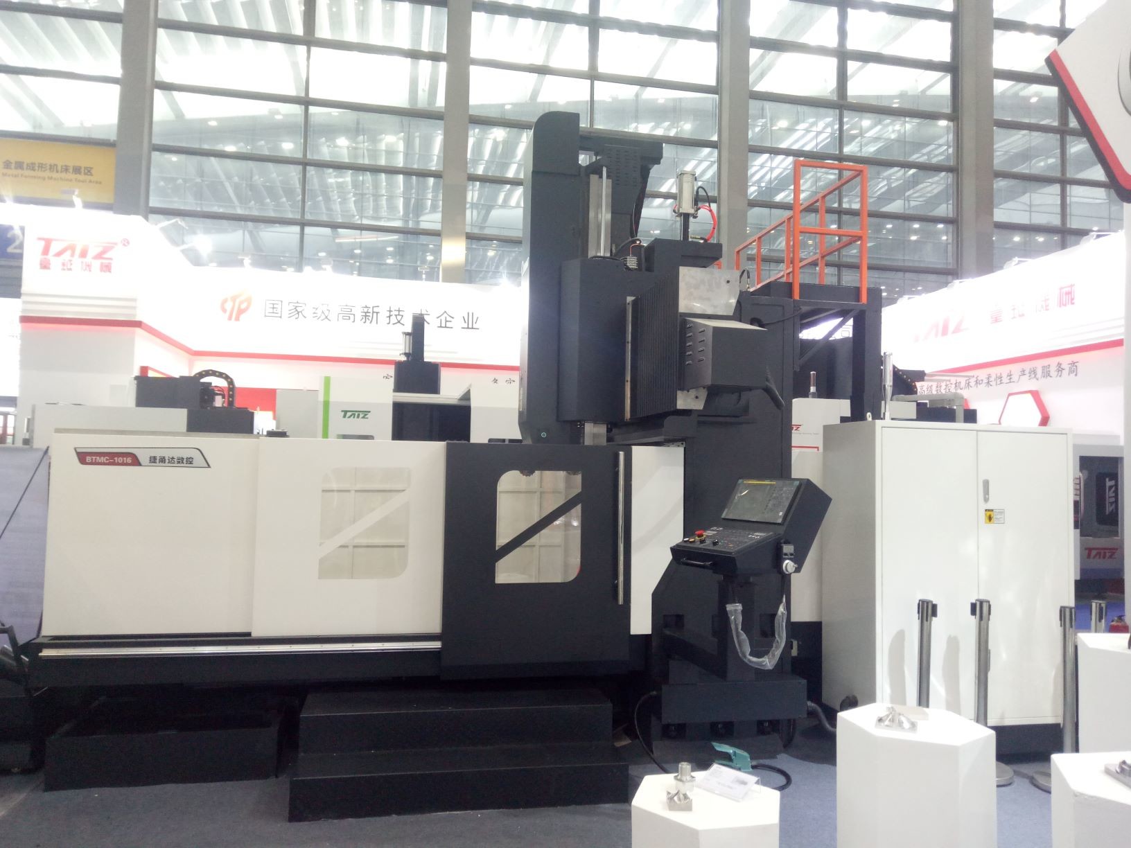 Large Casting CNC High Speed Milling Machine BTMC-1016 BT50 Spindle Taper