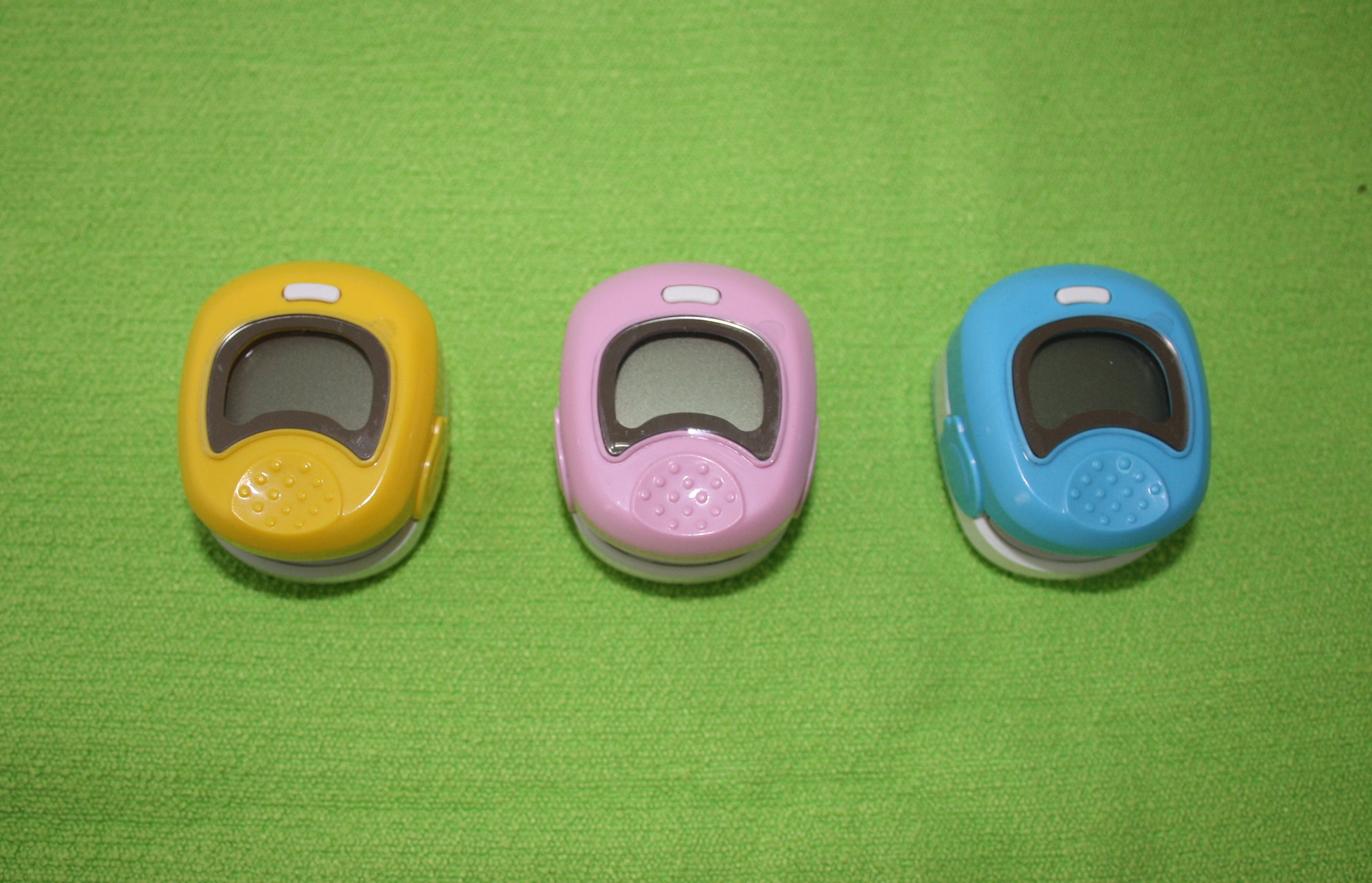 Mini Infant Fingertip Pulse Oximeter Readings Integrated With SpO2 Probe