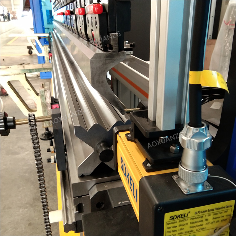 8 + 1 Axis 3200MM Servo Motor Control CNC Press Brake 2D Graphical Touch Screen