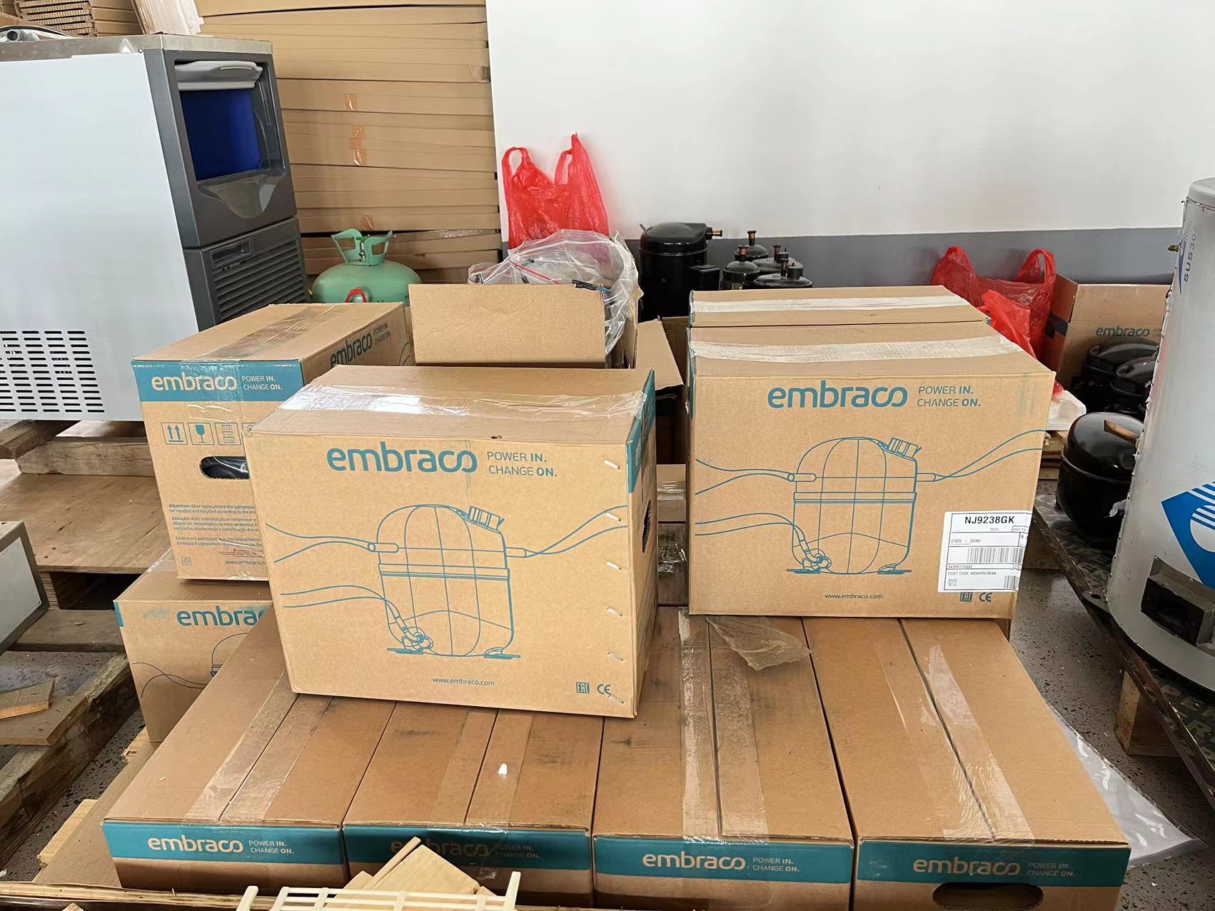 200kg Ice Storage Low Noise Commercial Air-Cooling Cube Ice Machine with 0.96KW Power