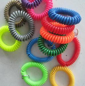China Customized different color soft expanding wrist band coils key chains without key ring wholesale