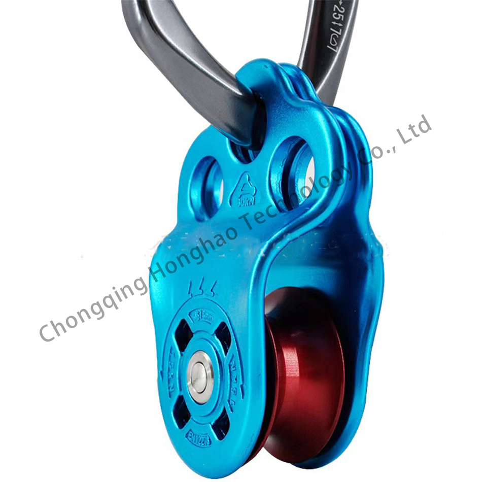 Climbing Equipment 30KN Aluminum Alloy 3-Hole Single Pulley with Galvanized Finish