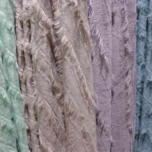 China Winter Stylish Warm Blanket Set Quick Drying Polyester Minky Style Blanket wholesale