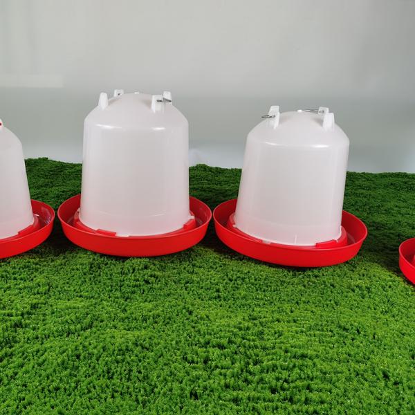 Anti Drip Red Poultry Drinker / Drinking Troughs Easy Installation Cylindrical Waterer 10L