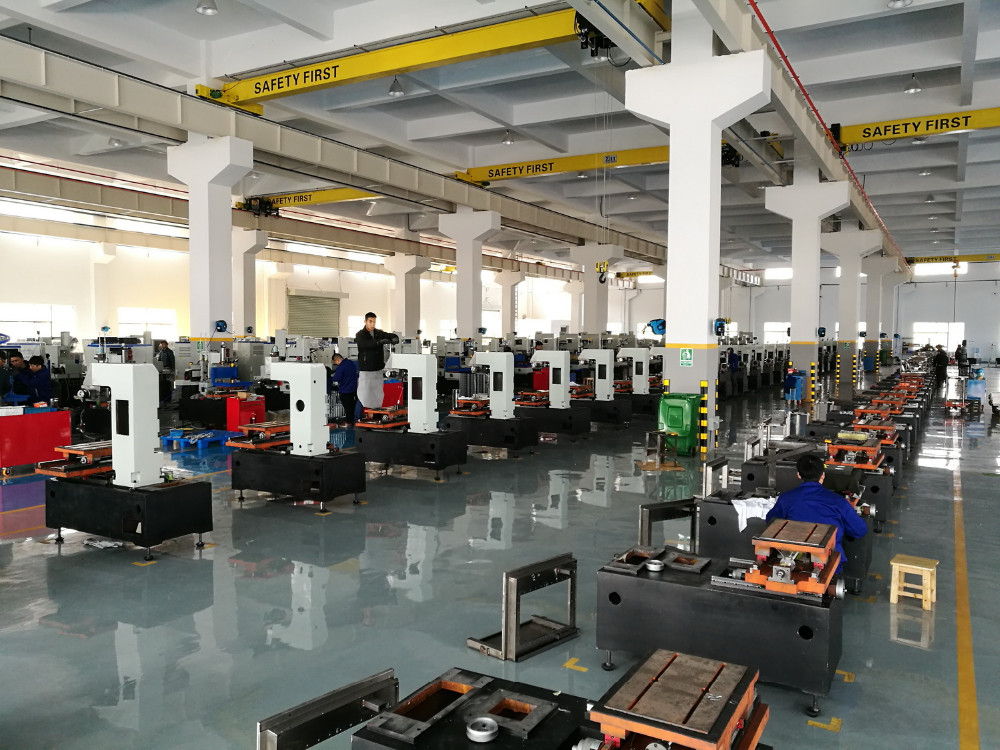 Medium Speed Micro Wire Edm Machine , 1500kg Cnc Wire Cut Edm Machine