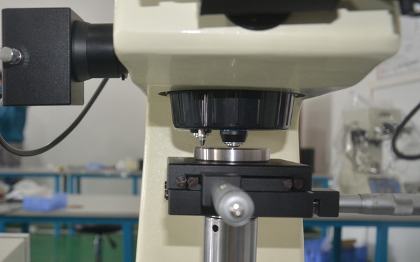 Auto Turret Micro Hardness Tester Vickers Hardness Tester Bluetooth RS232 Data Transfer