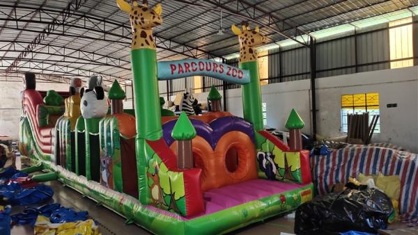 Quality Parcours Zoo Inflatable obstacle course bounce house 4x16x5m for sale