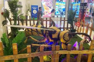 Realistic Animatronic Insects Honeybee For Outdoor Kids Amusement Park