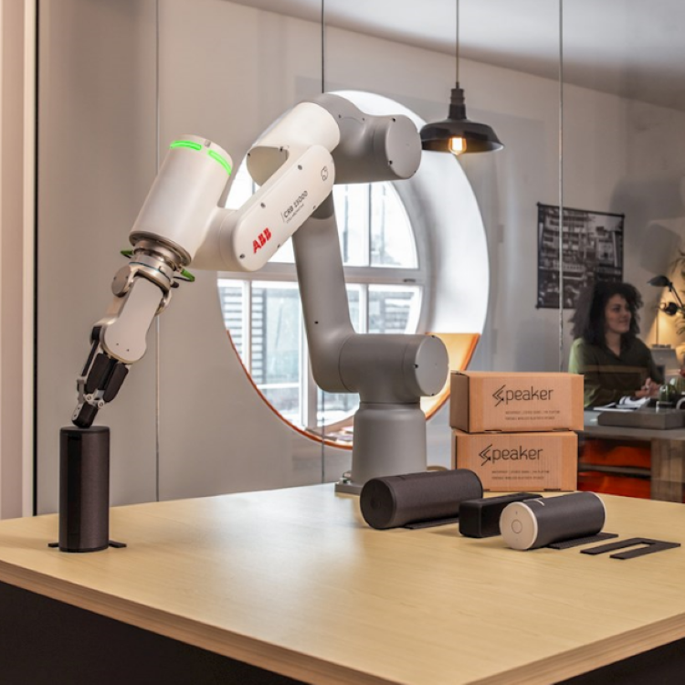 Collaborative AGV Robot 6 Axis Robotic Arm With Industrial Grip