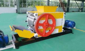 China Manganese Steel Refine Roller Crusher Machine Output Diameter 0 - 3mm wholesale