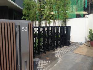 China Retractable Automatic Collapsible Gate Trackless For Residential Area on sale