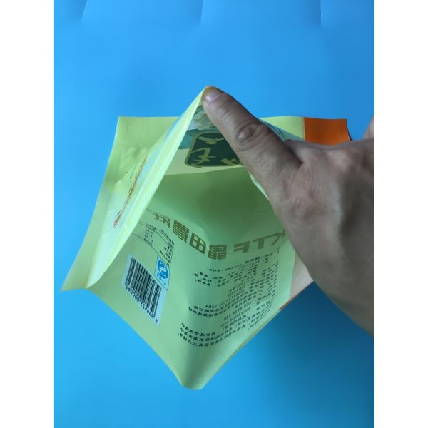 Custom Candy Snacks Medicine Packaging Poly Bags , Plastic Packing Bags Laminated Zipper Bags with hanger hole